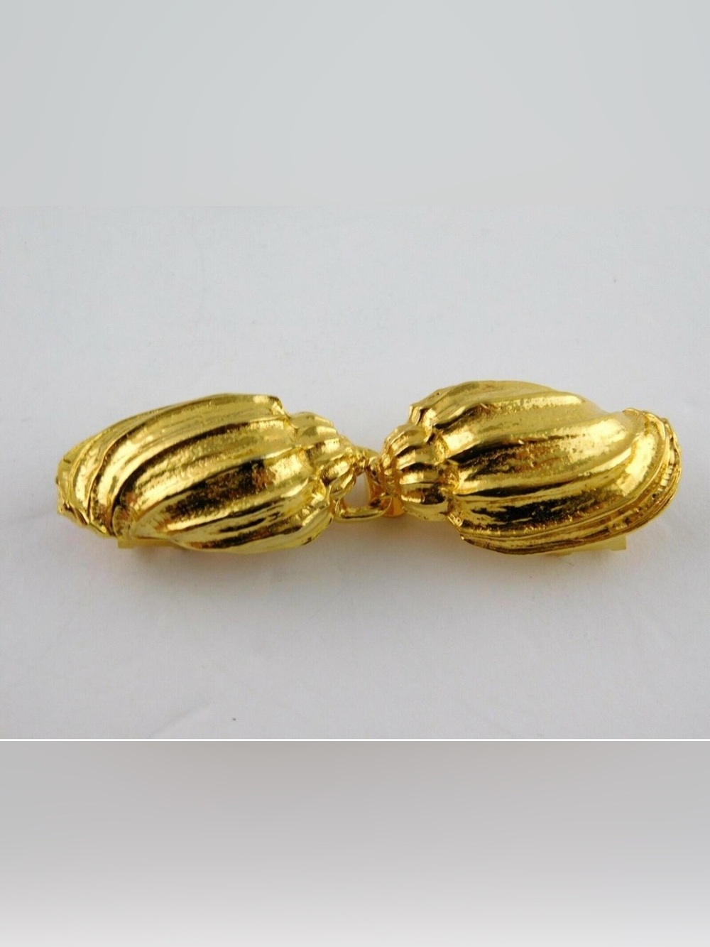 Vintage gold-tone Mini Di N seashell belt bucket set. 1973